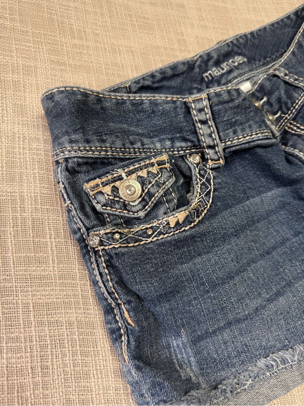 Maurices Low Rise Y2K Embellished Denim Mini Shorts Size 3/4 - Picture 5 of 9